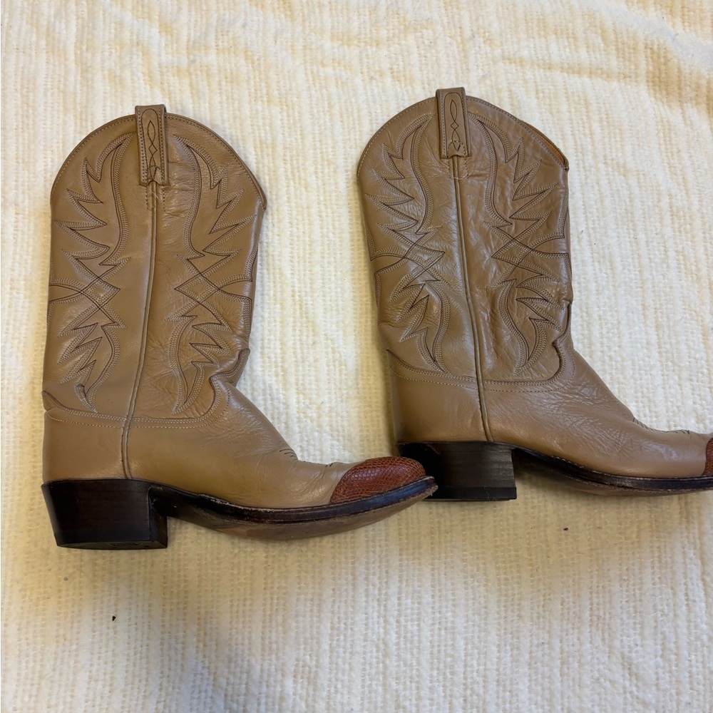 Women’s Classic Tan Leather Cowboy Boots